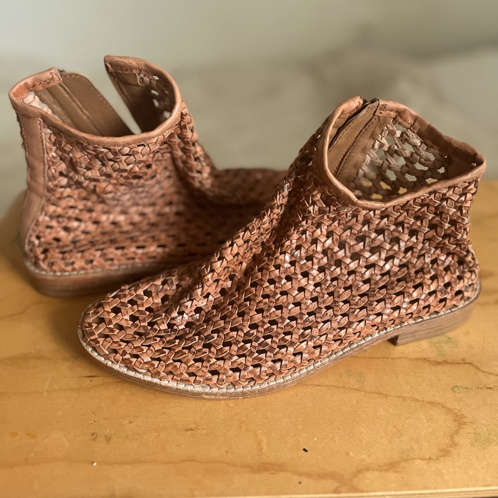 Beautiful leather free people boots